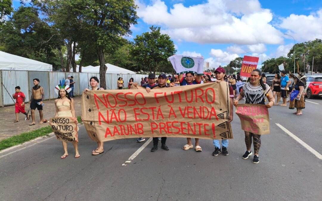 Estudantes indígenas da Universidade de Brasília (UnB) participaram ativamente da 1ª Marcha do ATL 2026 – “Congresso inimigo dos povos”